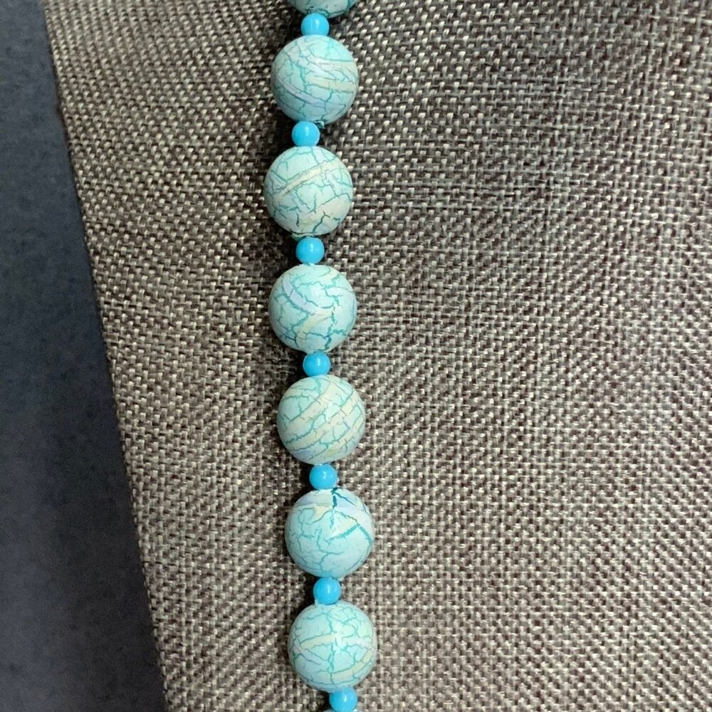 Vintage Crackle Beaded Necklace 24 In Light Blue Cream Retro Classic Beachy Chic - Picture 2 of 5